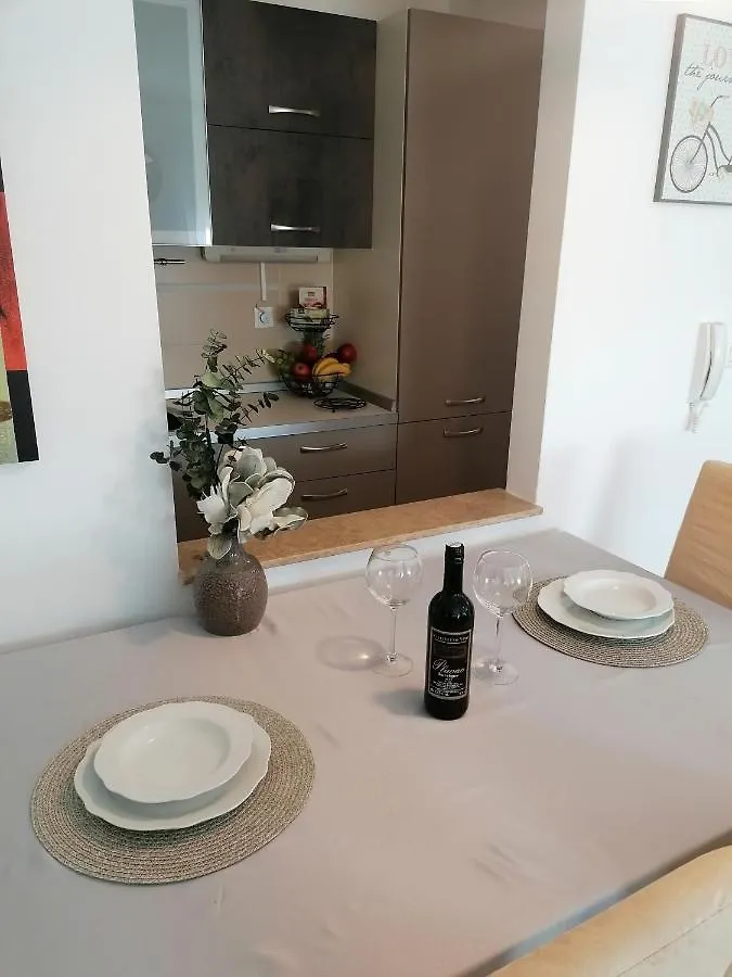 Apartman Sunshine 普拉 公寓
