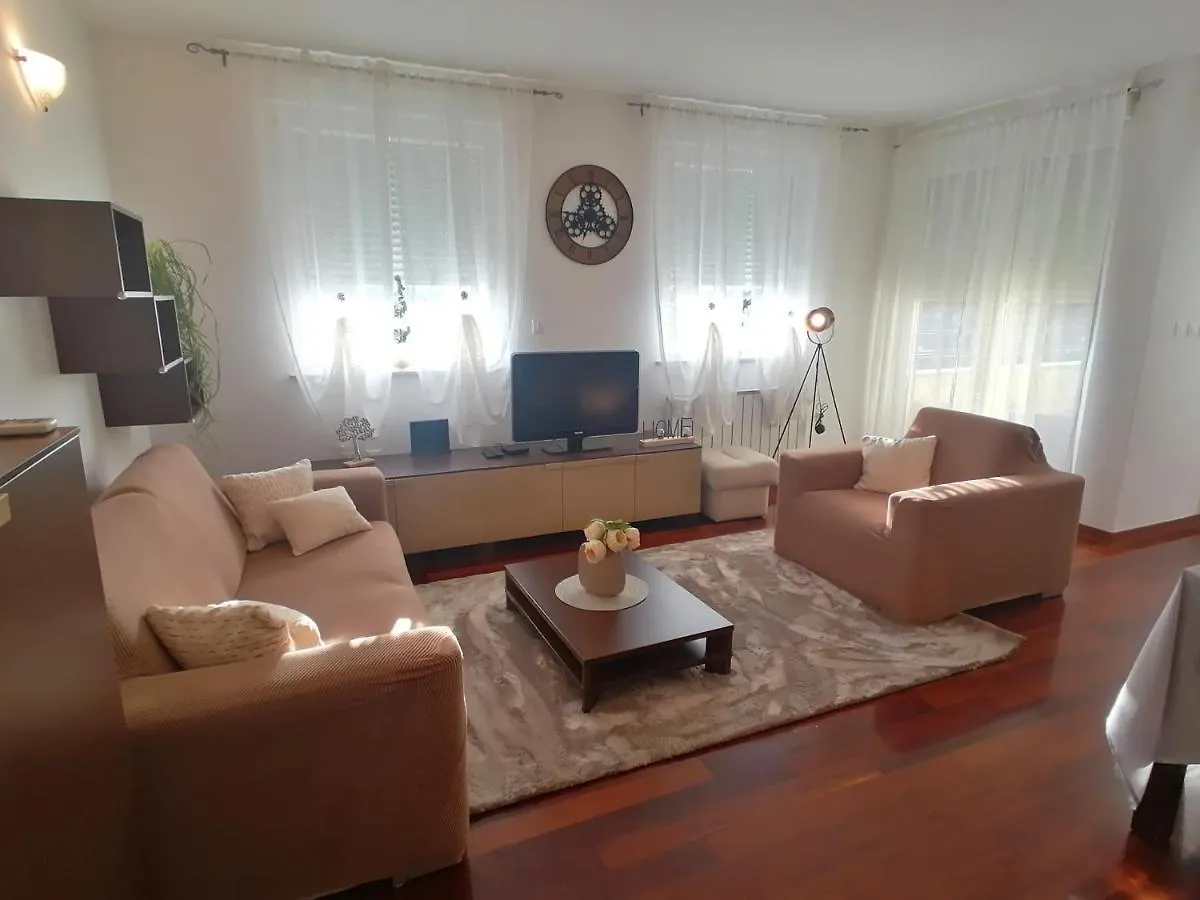 Apartman Sunshine 普拉 公寓